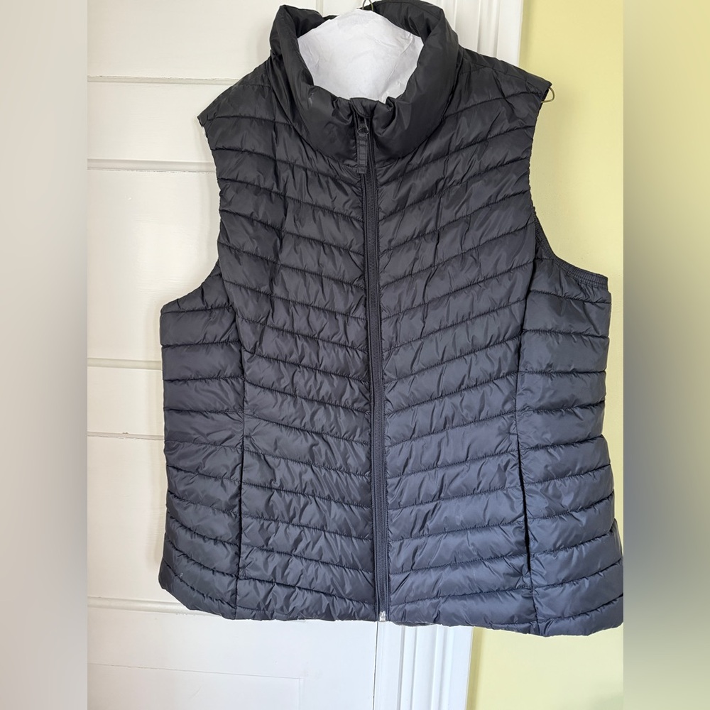 Old Navy Women's Quilted Puffer Vest - Charcoal